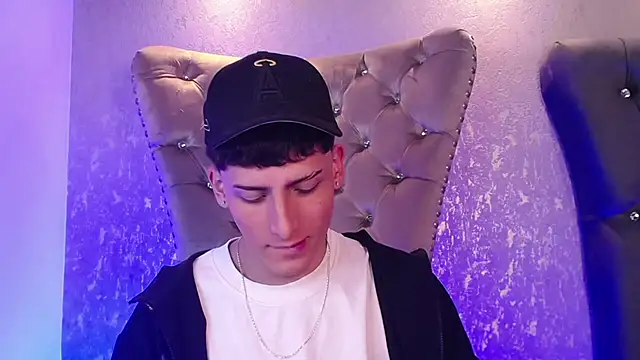 MateoMitchell online show from October 22, 4:57 am