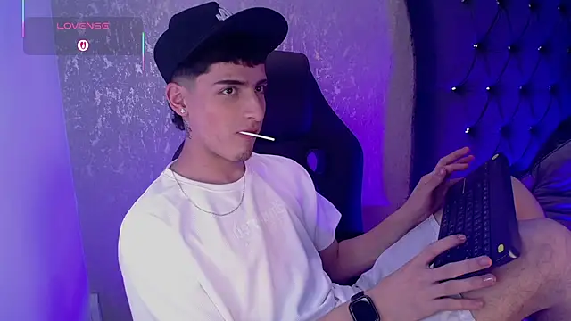 MateoMitchell online show from November 13, 5:17 am