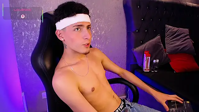 MateoMitchell online show from December 15, 5:34 am