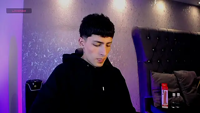 MateoMitchell online show from December 19, 5:58 am