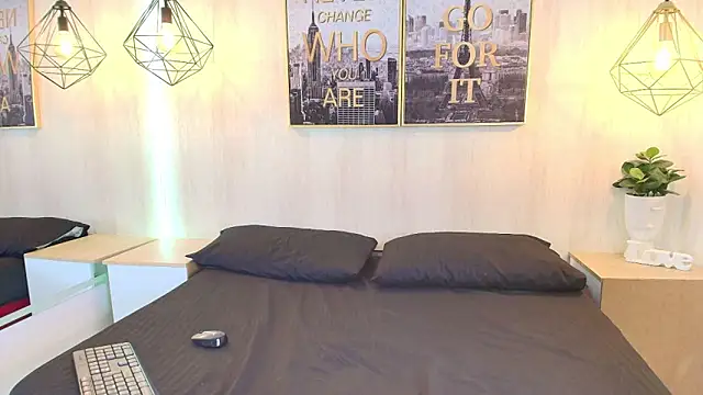 Juliie coper online show from October 16, 12:28 pm