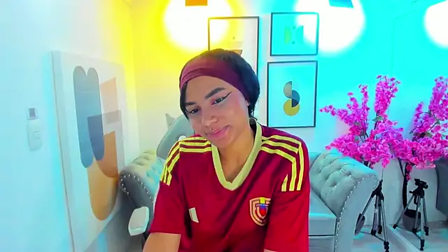 Juliie coper online show from November 8, 12:49 pm