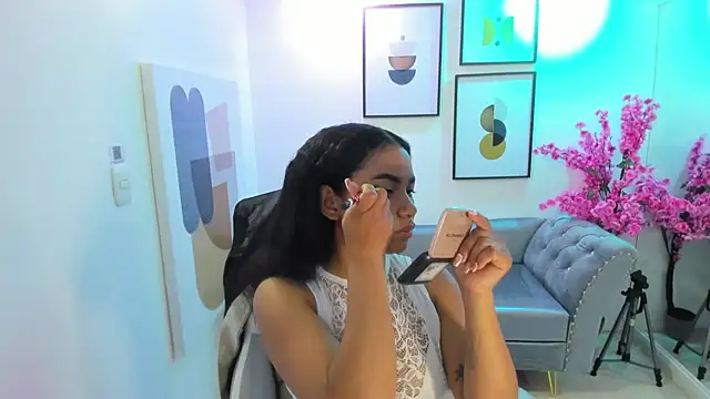 Juliie coper online show from November 12, 12:49 pm