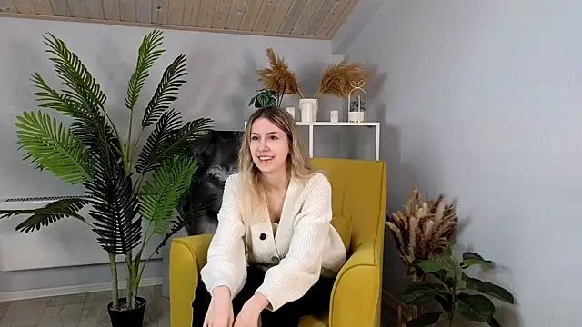 RoxaneDuperre online show from October 4, 7:17 am