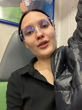 Marie Brandy online show from October 10, 2:05 pm