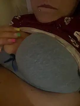 Snapshot of Bionda19 chatting on November 9, 1:31 pm Bionda19 online show from November 9, 1:31 pm