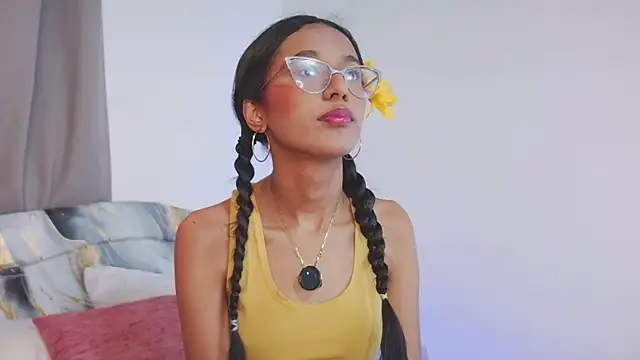 luna valen online show from October 23, 1:10 pm