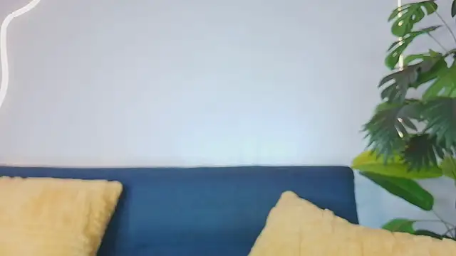 luna valen online show from May 27, 4:09 am