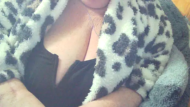 Playful MILF Demi online show from December 16, 7:52 pm