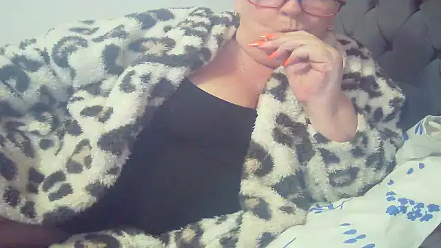Playful MILF Demi online show from March 28, 11:59 pm