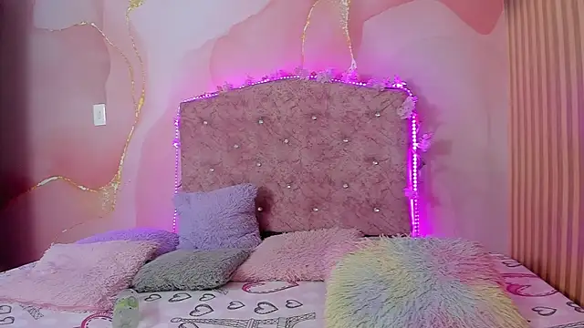 Malory  Jones online show from November 26, 6:42 pm