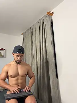 Snapshot of Ezzio_Scolaro chatting on October 23, 12:10 am Ezzio Scolaro online show from October 23, 12:10 am