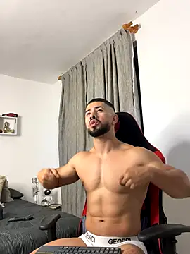 Snapshot of Ezzio_Scolaro chatting on October 24, 12:19 am Ezzio Scolaro online show from October 24, 12:19 am