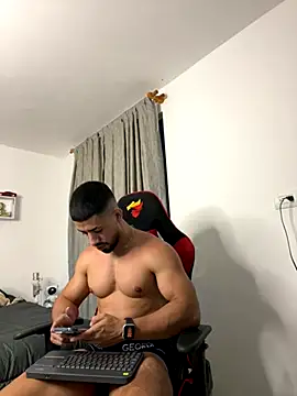 Snapshot of Ezzio_Scolaro chatting on October 25, 11:10 pm Ezzio Scolaro online show from October 25, 11:10 pm