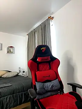 Snapshot of Ezzio_Scolaro chatting on October 26, 12:00 pm Ezzio Scolaro online show from October 26, 12:00 pm