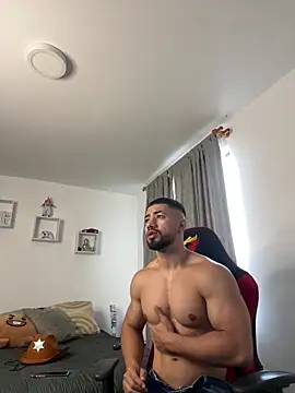 Snapshot of Ezzio_Scolaro chatting on October 31, 12:50 pm Ezzio Scolaro online show from October 31, 12:50 pm