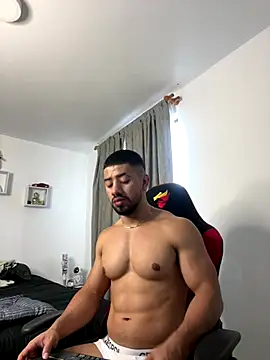 Snapshot of Ezzio_Scolaro chatting on November 3, 12:06 pm Ezzio Scolaro online show from November 3, 12:06 pm