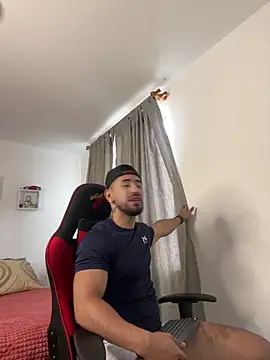 Snapshot of Ezzio_Scolaro chatting on November 6, 7:26 pm Ezzio Scolaro online show from November 6, 7:26 pm