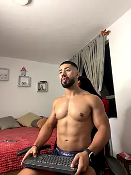 Snapshot of Ezzio_Scolaro chatting on November 23, 12:43 am Ezzio Scolaro online show from November 23, 12:43 am