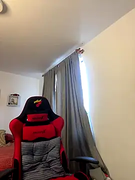 Snapshot of Ezzio_Scolaro chatting on December 2, 12:21 pm Ezzio Scolaro online show from December 2, 12:21 pm