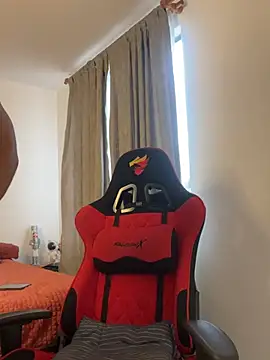 Ezzio Scolaro online show from March 24, 9:53 pm