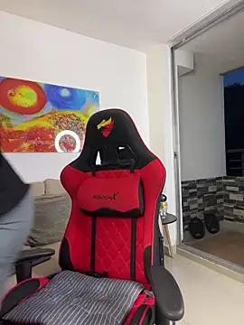 Ezzio Scolaro online show from July 21, 11:40 pm
