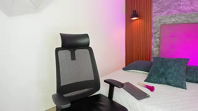 Sam Clark online show from October 9, 3:37 am