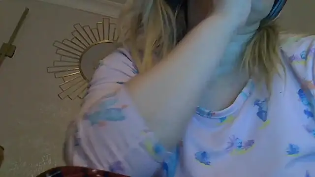 Snapshot of RebornCindy chatting on January 10, 4:14 am RebornCindy online show from January 10, 4:14 am