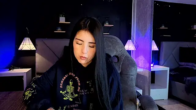 Snapshot of giapearl25 chatting on November 6, 1:45 pm giapearl25 online show from November 6, 1:45 pm