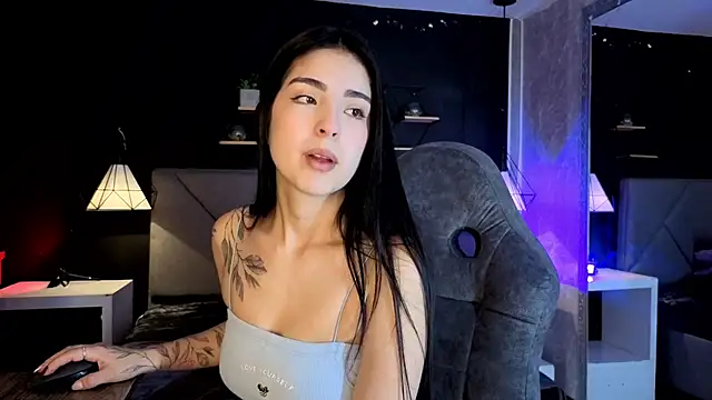 Snapshot of giapearl25 chatting on November 7, 1:22 pm giapearl25 online show from November 7, 1:22 pm