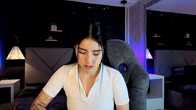 Snapshot of giapearl25 chatting on November 8, 1:22 pm giapearl25 online show from November 8, 1:22 pm