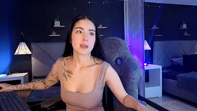 Snapshot of giapearl25 chatting on November 20, 2:01 am giapearl25 online show from November 20, 2:01 am