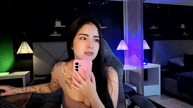 Snapshot of giapearl25 chatting on December 4, 12:09 am giapearl25 online show from December 4, 12:09 am