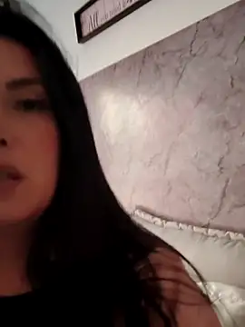 Nina-Velour online show from October 6, 9:01 pm