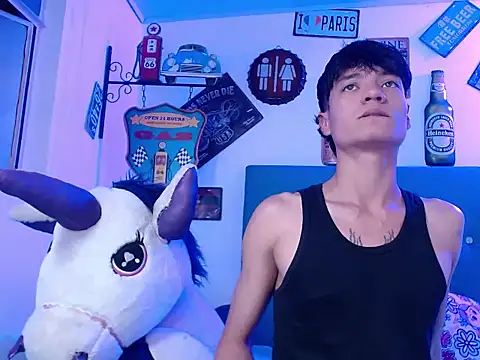 Snapshot of alex_russo__ chatting on October 10, 3:49 am alex russo online show from October 10, 3:49 am