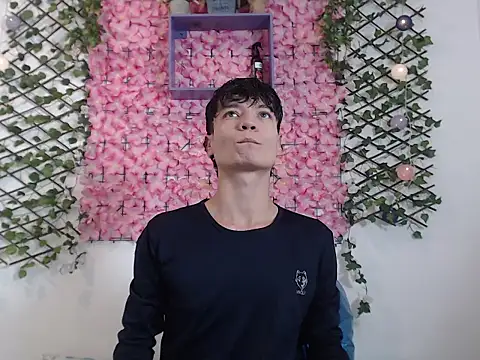 Snapshot of alex_russo__ chatting on October 14, 3:40 am alex russo online show from October 14, 3:40 am