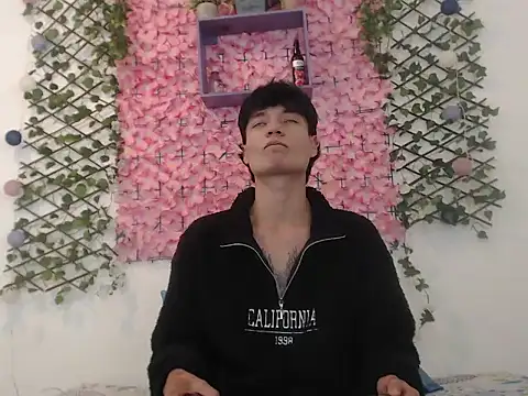 Snapshot of alex_russo__ chatting on October 17, 3:20 am alex russo online show from October 17, 3:20 am