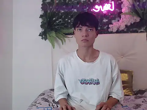 Snapshot of alex_russo__ chatting on October 24, 3:25 am alex russo online show from October 24, 3:25 am