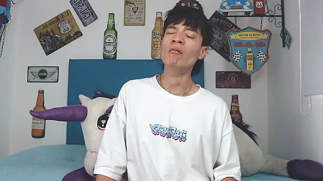 Snapshot of alex_russo__ chatting on March 19, 6:45 pm alex russo online show from March 19, 6:45 pm