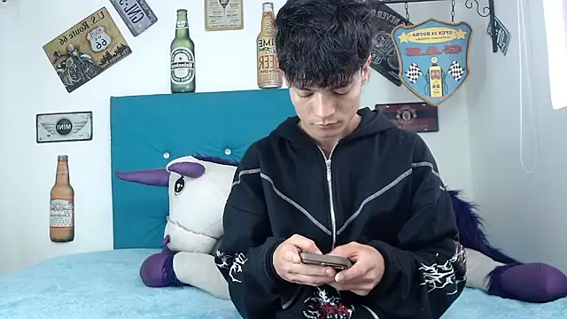 Snapshot of alex_russo__ chatting on March 20, 8:46 pm alex russo online show from March 20, 8:46 pm