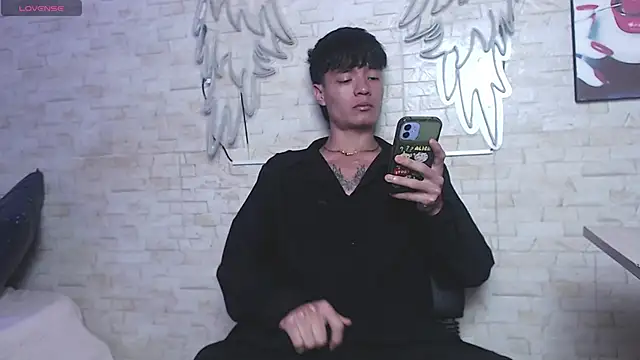 Snapshot of alex_russo__ chatting on March 31, 9:59 pm alex russo online show from March 31, 9:59 pm