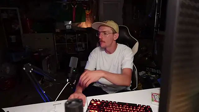 AverageMaleJay online show from October 5, 2:32 am