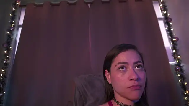 Snapshot of _issy chatting on December 13, 10:26 pm issy online show from December 13, 10:26 pm