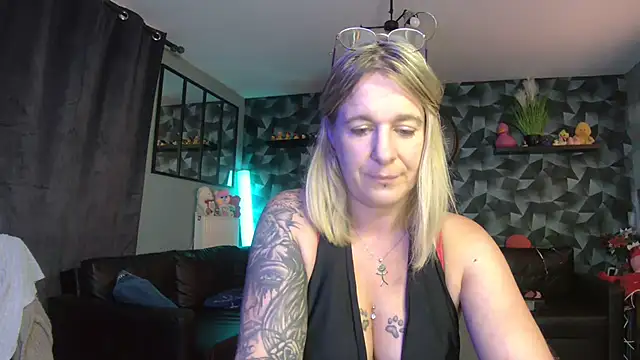 Snapshot of Delichieuse5 chatting on September 20, 7:48 pm Delichieuse5 online show from September 20, 7:48 pm