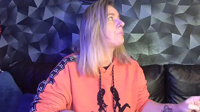 Snapshot of Delichieuse5 chatting on November 3, 8:32 pm Delichieuse5 online show from November 3, 8:32 pm