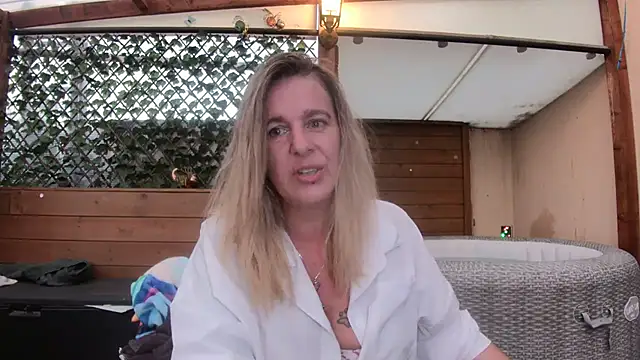 Delichieuse5 online show from June 24, 8:08 pm