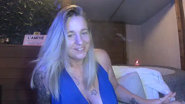 Delichieuse5 online show from July 28, 8:52 pm