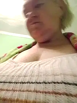 Snapshot of LusiyaGold5 chatting on October 21, 9:26 pm LusiyaGold5 online show from October 21, 9:26 pm