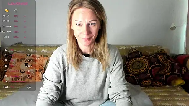 Snapshot of Amalia_Mio chatting on October 8, 8:01 am Amalia Mio online show from October 8, 8:01 am