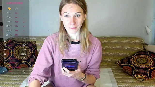 Snapshot of Amalia_Mio chatting on October 31, 10:16 am Amalia Mio online show from October 31, 10:16 am